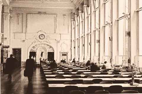 The Antwerp Diamond Bourse trading floor, archival photo